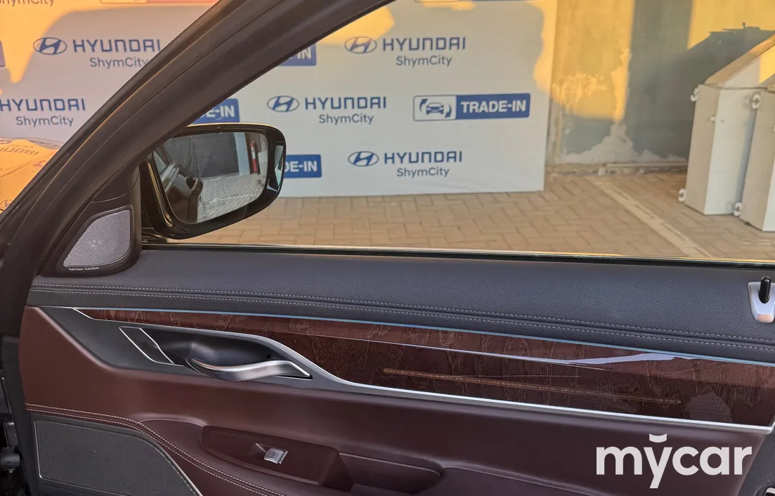 BMW 7 серия 2016