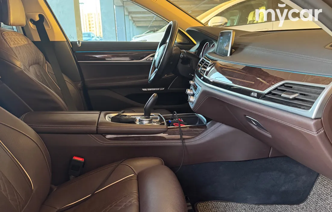 BMW 7 серия 2016