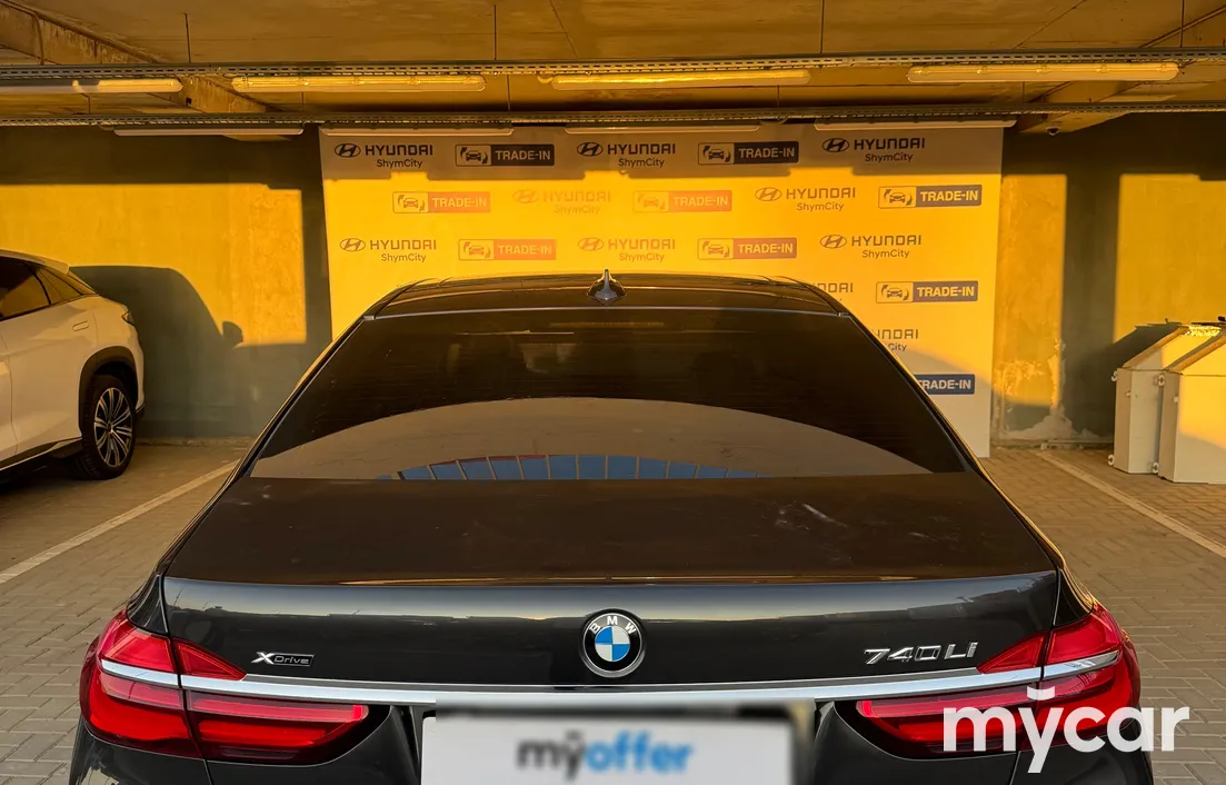 BMW 7 серия 2016