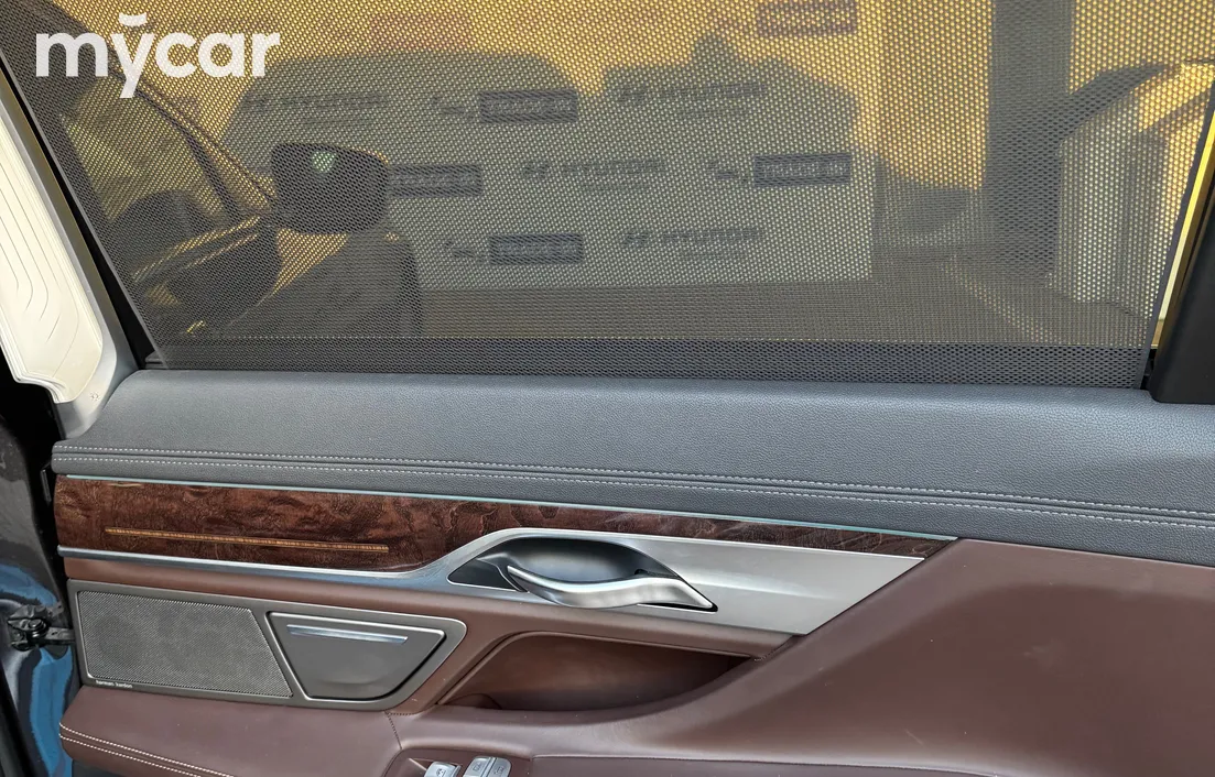 BMW 7 серия 2016