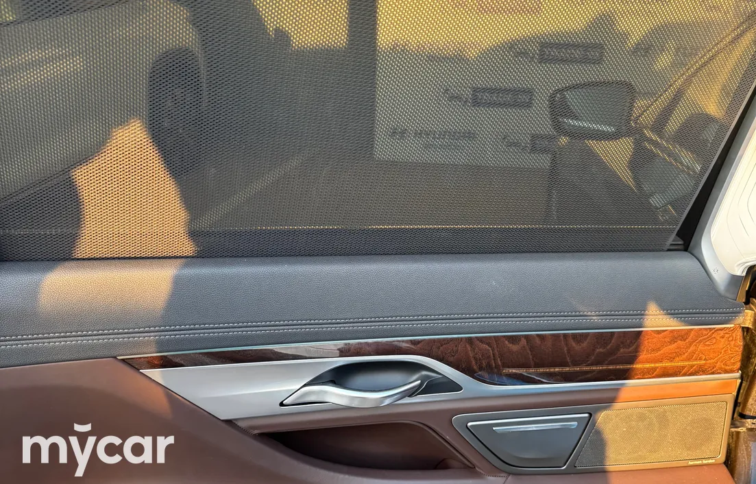 BMW 7 серия 2016