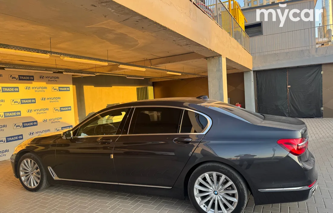 BMW 7 серия 2016