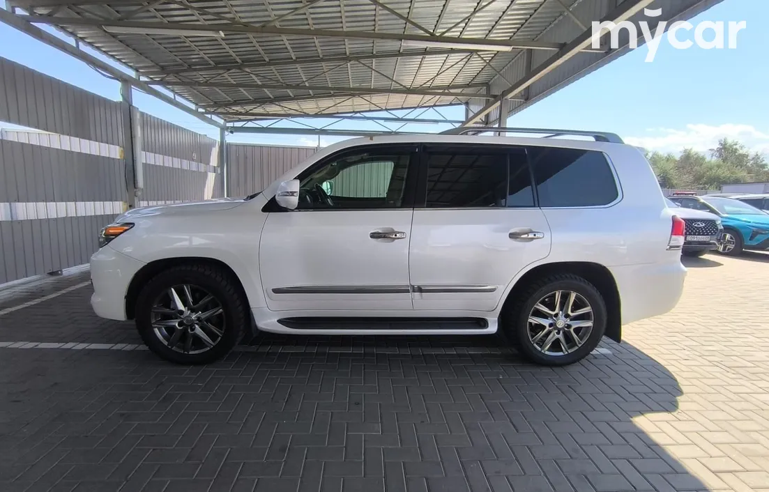 Lexus LX 2013
