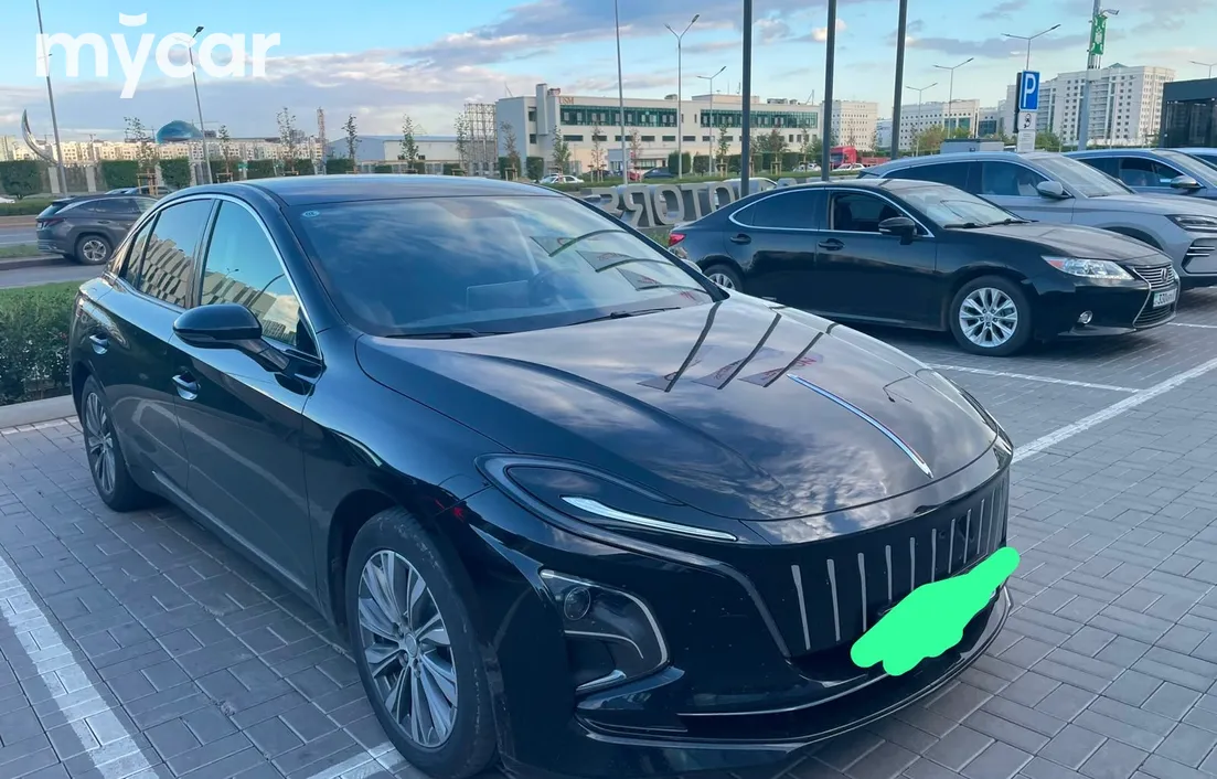 Hongqi E-QM5 2024