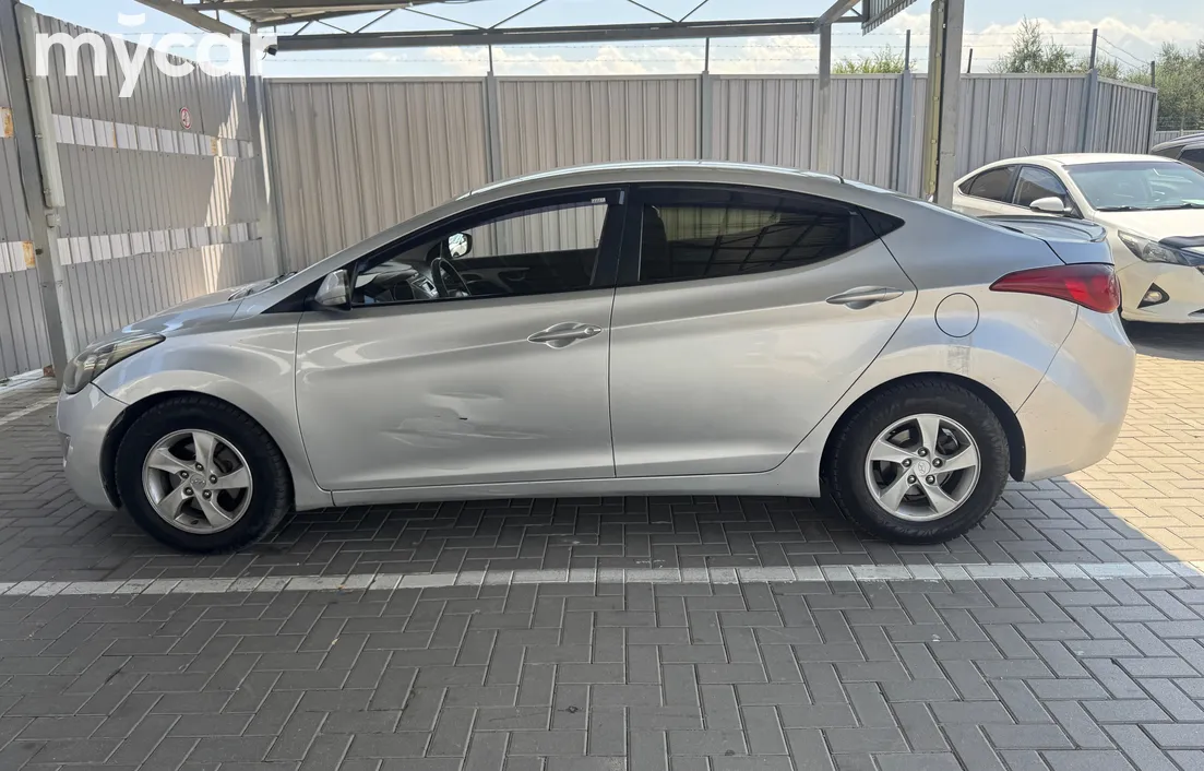 Hyundai Avante 2011