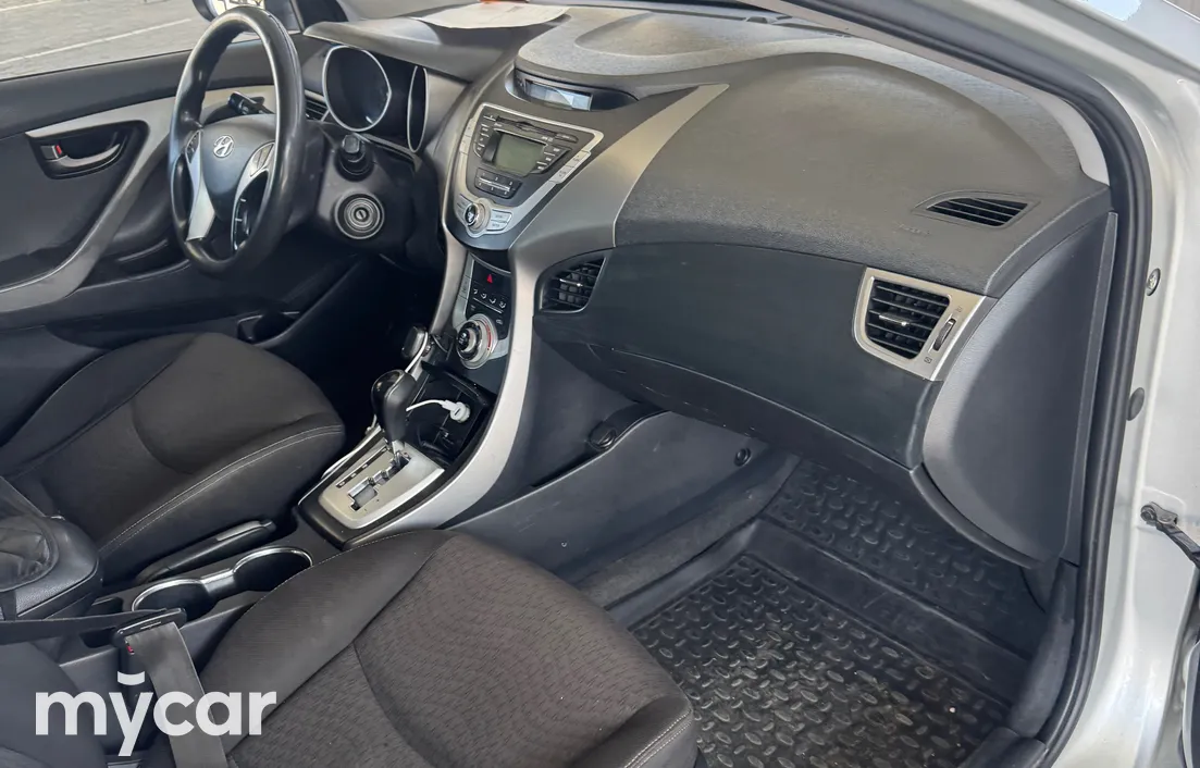 Hyundai Avante 2011