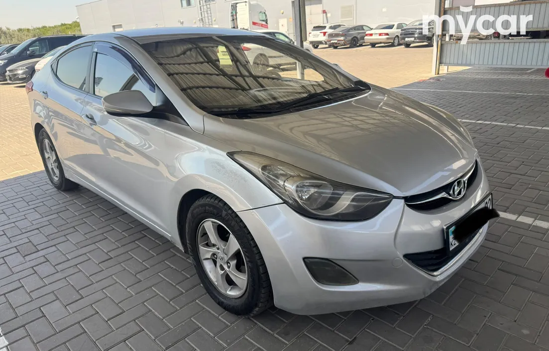 Hyundai Avante 2011