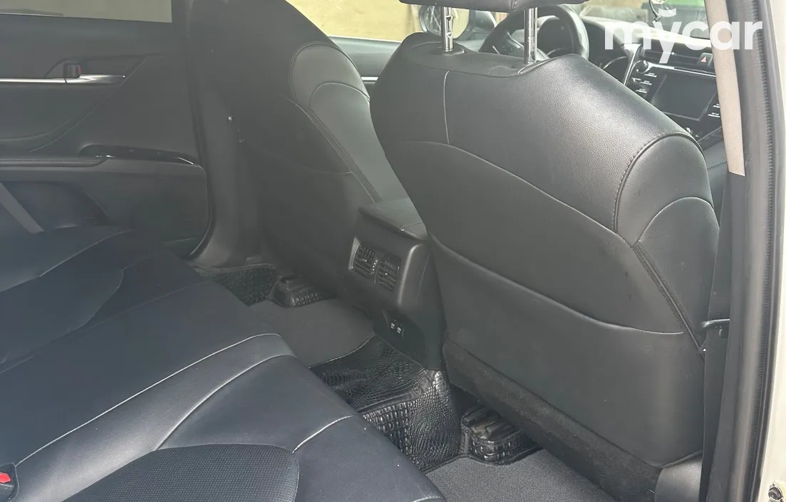 Toyota Camry 2019