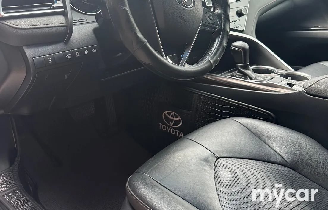 Toyota Camry 2019