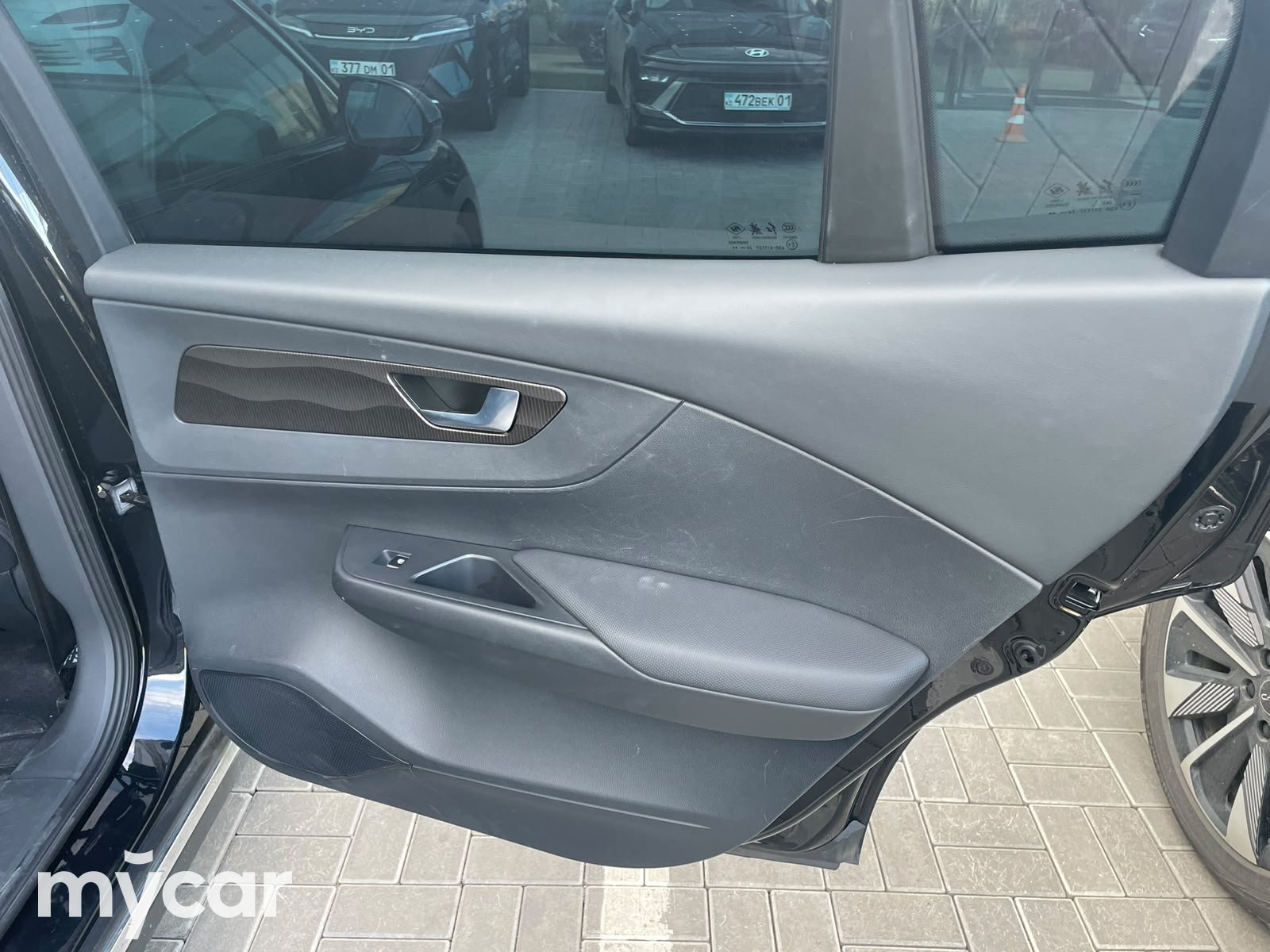 Hongqi E-QM5 2024