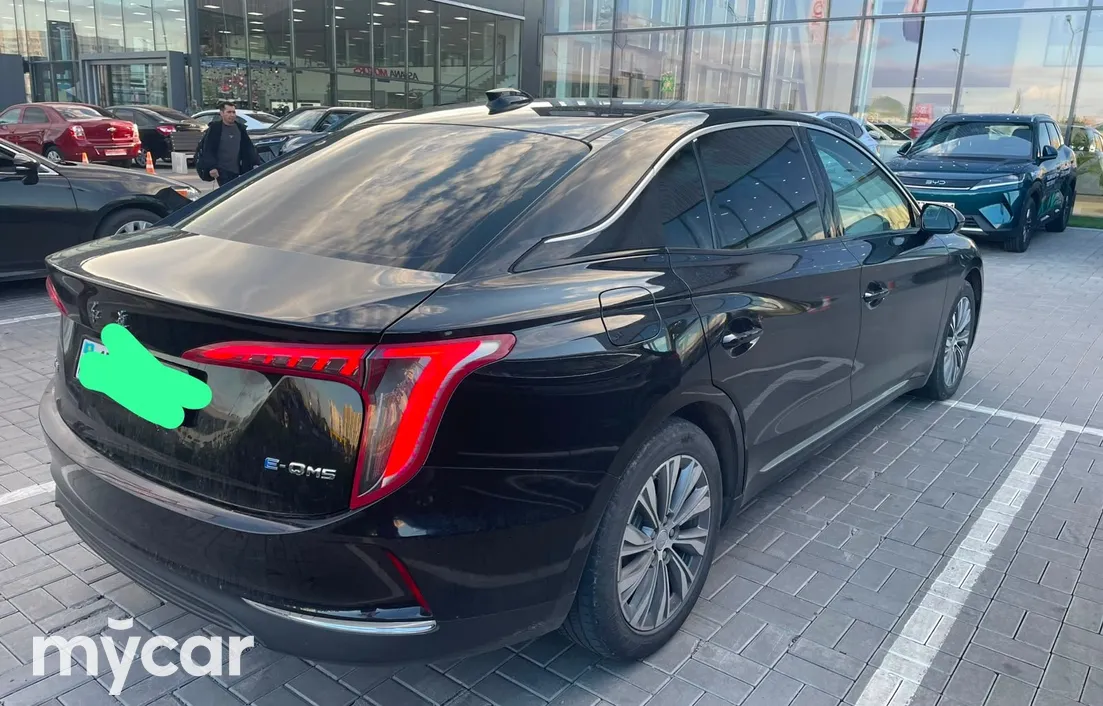 Hongqi E-QM5 2024
