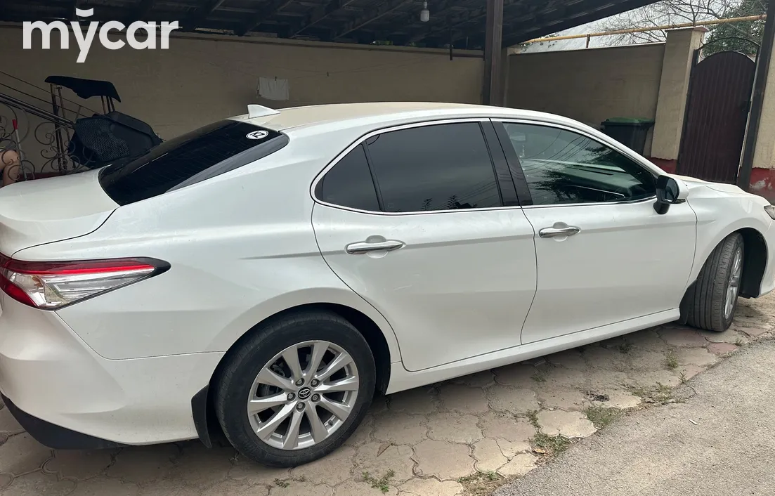 Toyota Camry 2019