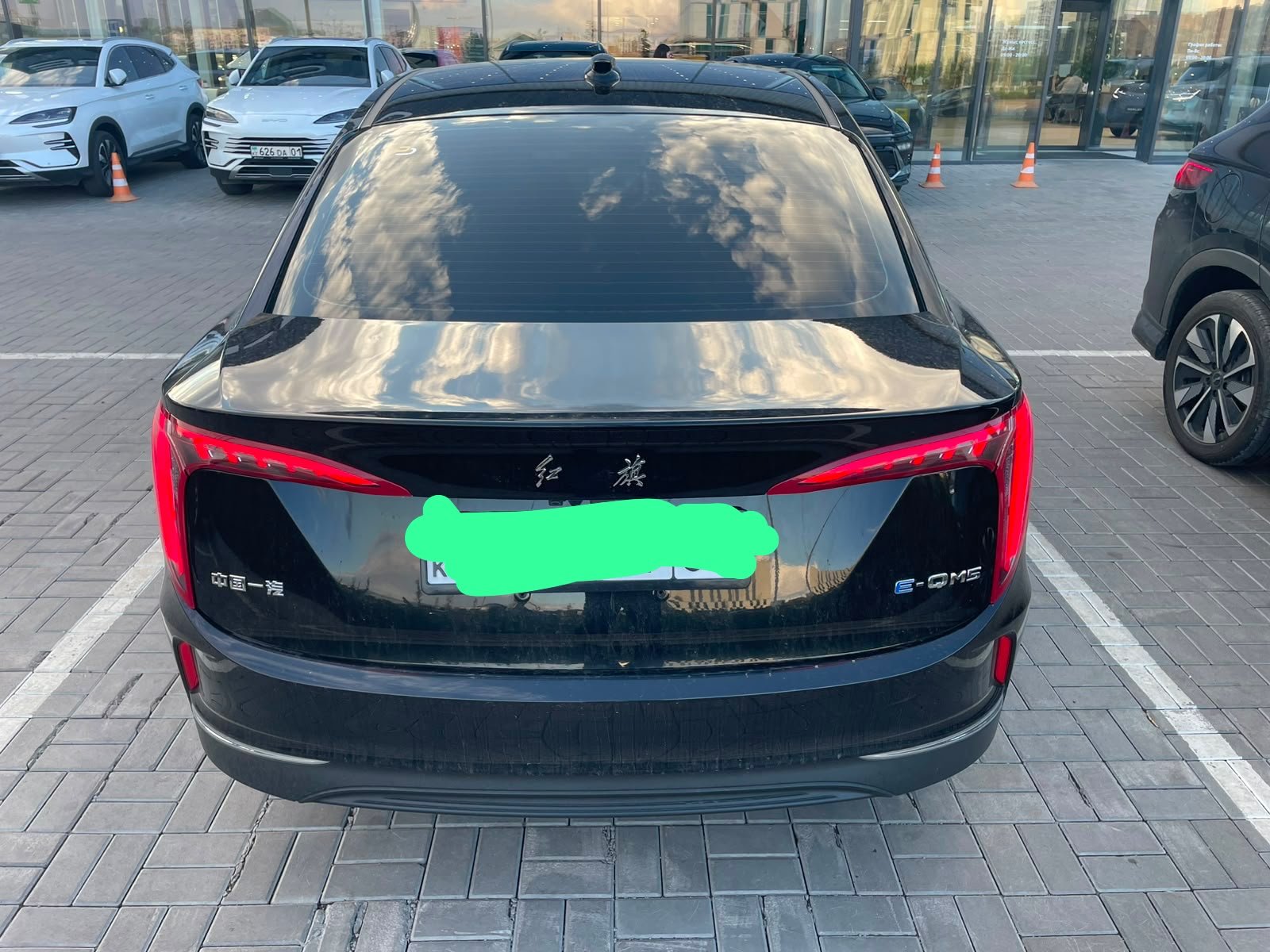 Hongqi E-QM5 2024