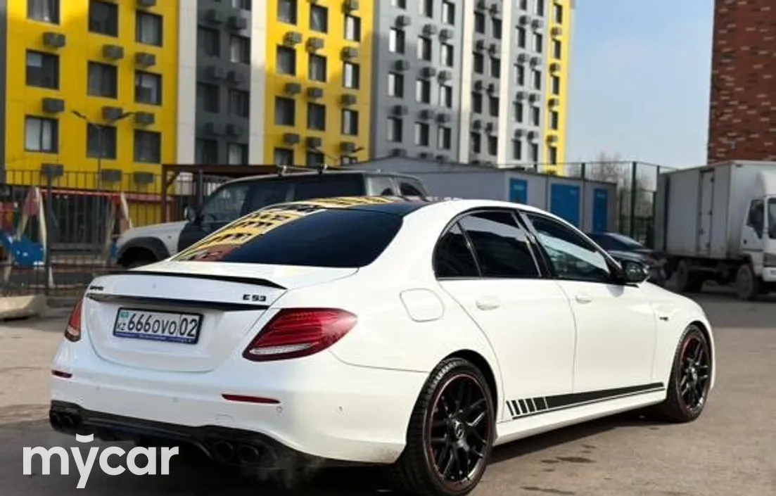 Mercedes-Benz E-Класс 2016
