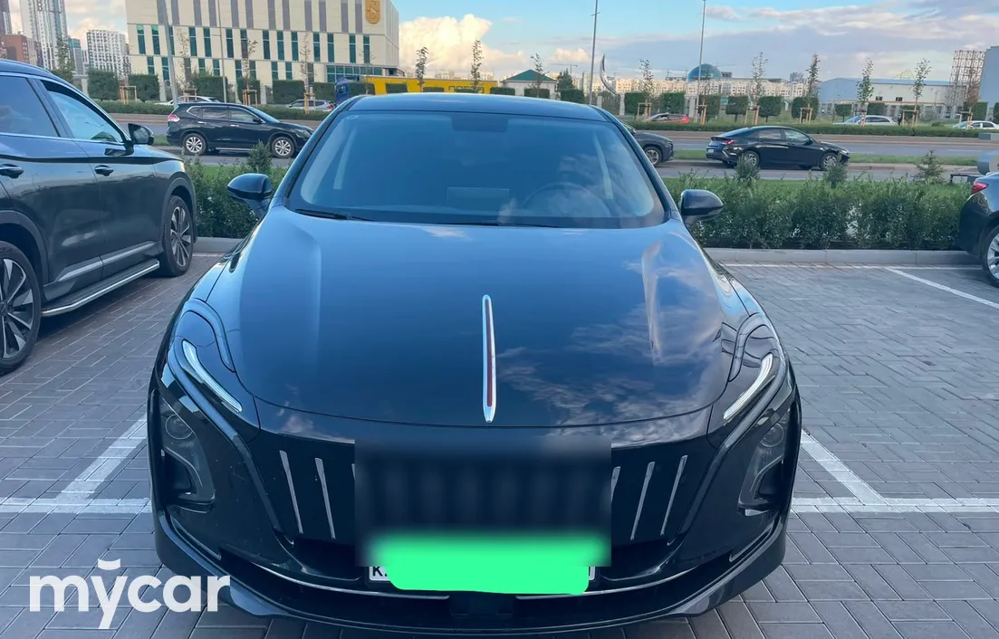 Hongqi E-QM5 2024