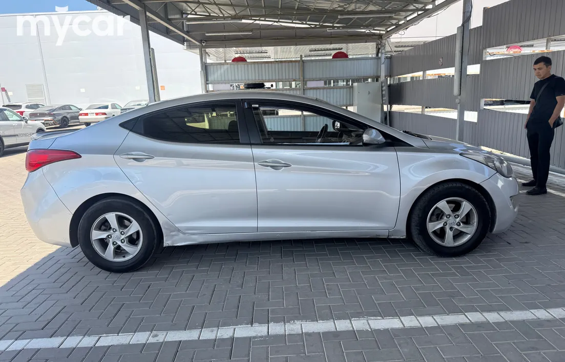Hyundai Avante 2011