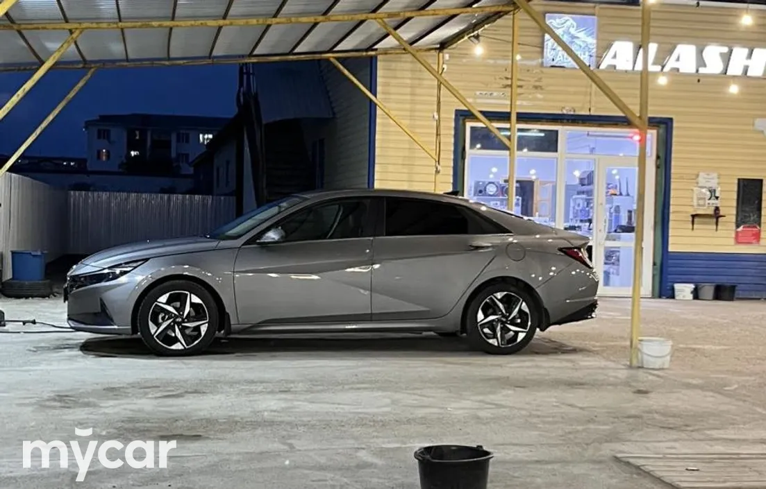 Hyundai Elantra 2022