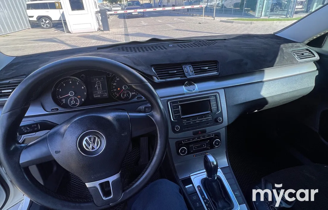 Volkswagen Passat 2011