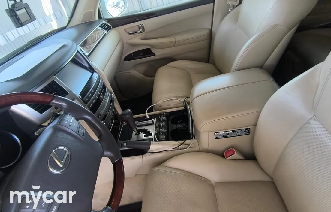 Lexus LX 2013