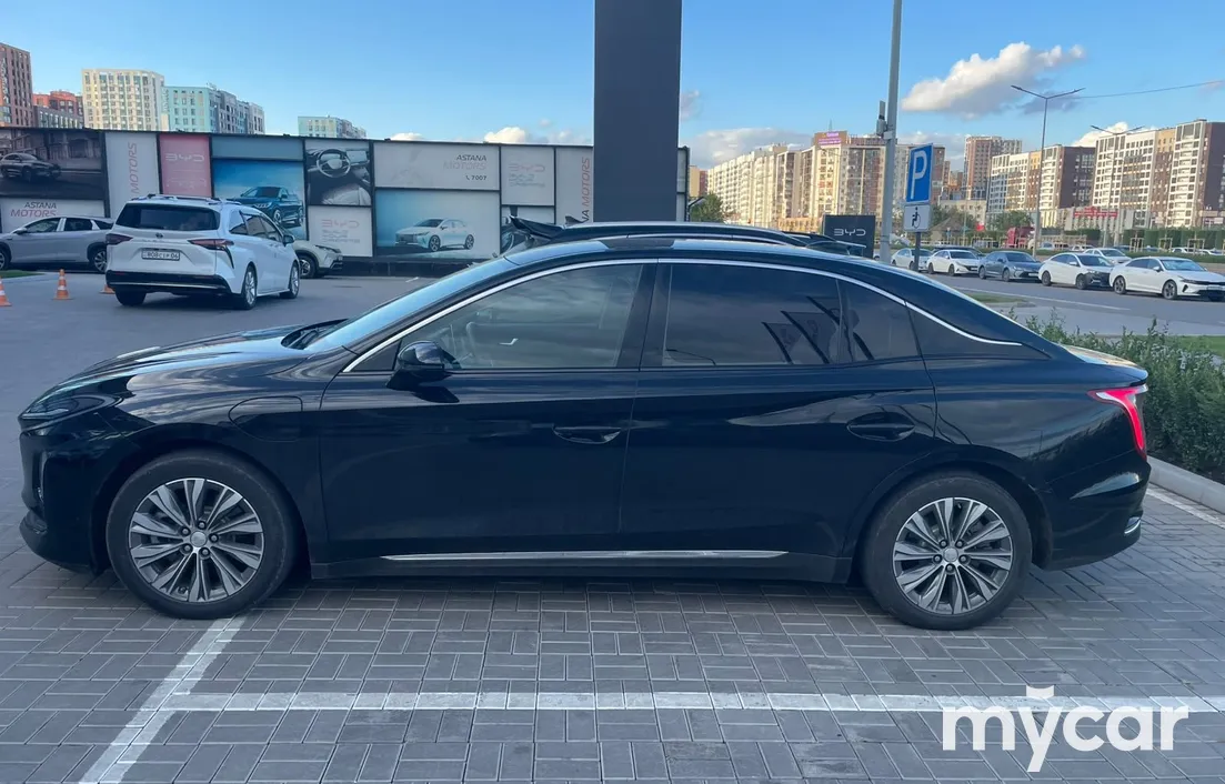 Hongqi E-QM5 2024