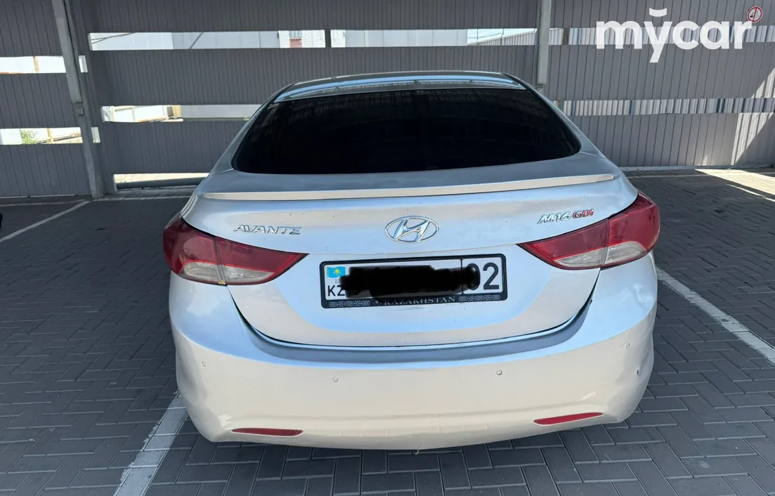 Hyundai Avante 2011