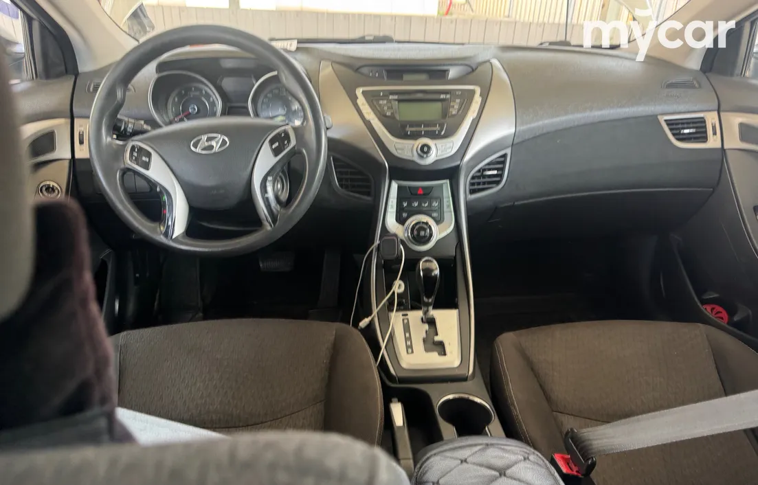 Hyundai Avante 2011