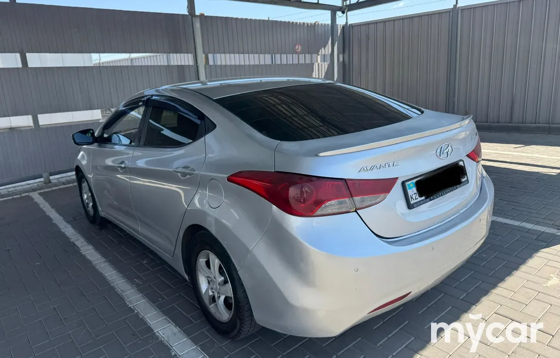 Hyundai Avante 2011
