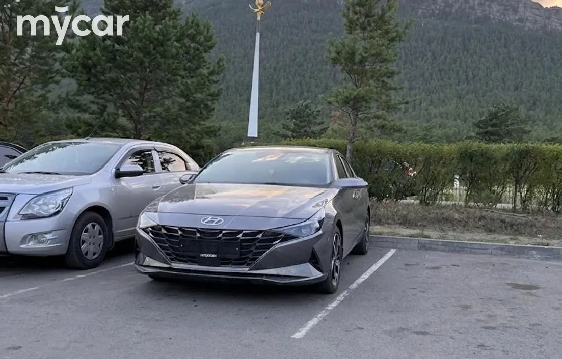 Hyundai Elantra 2022