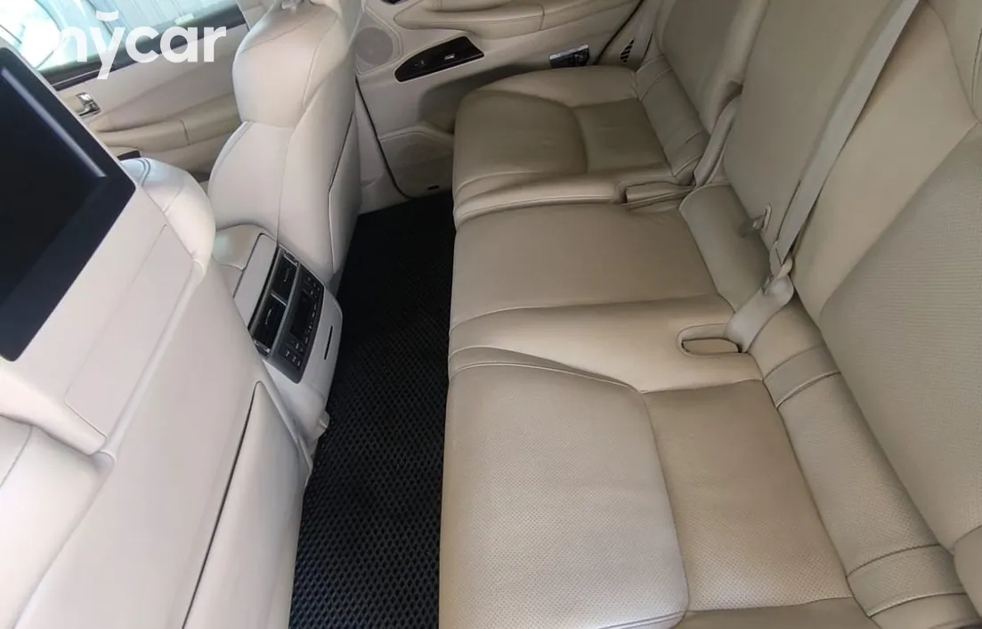 Lexus LX 2013