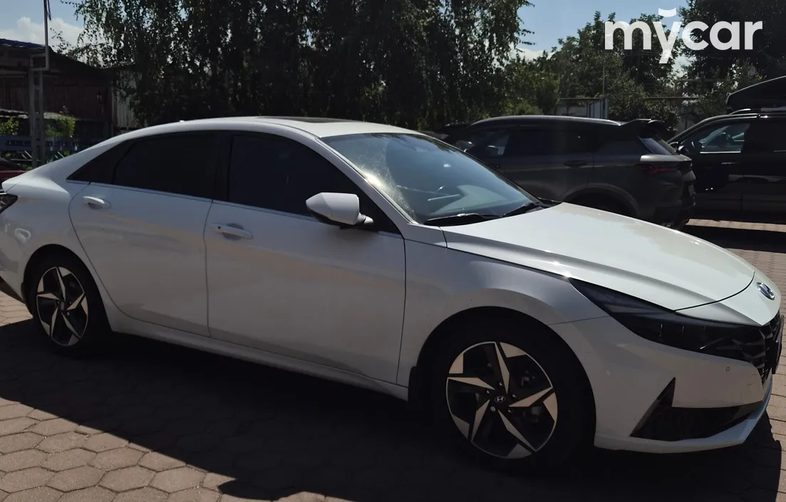 Hyundai Elantra 2022