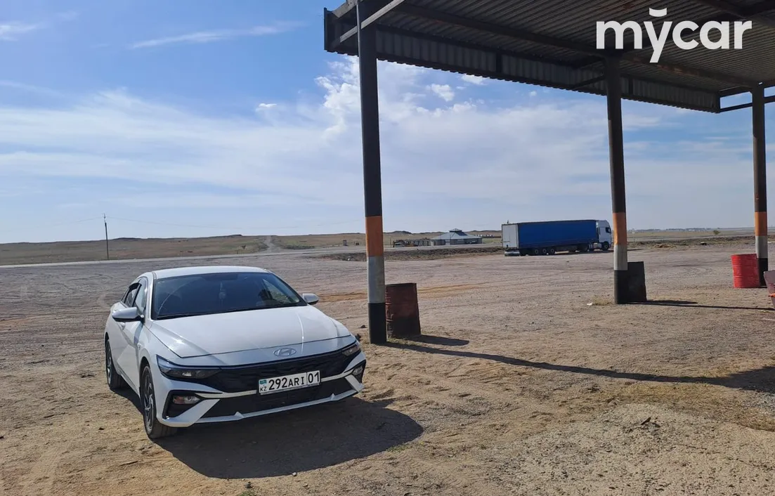 Hyundai Elantra 2024