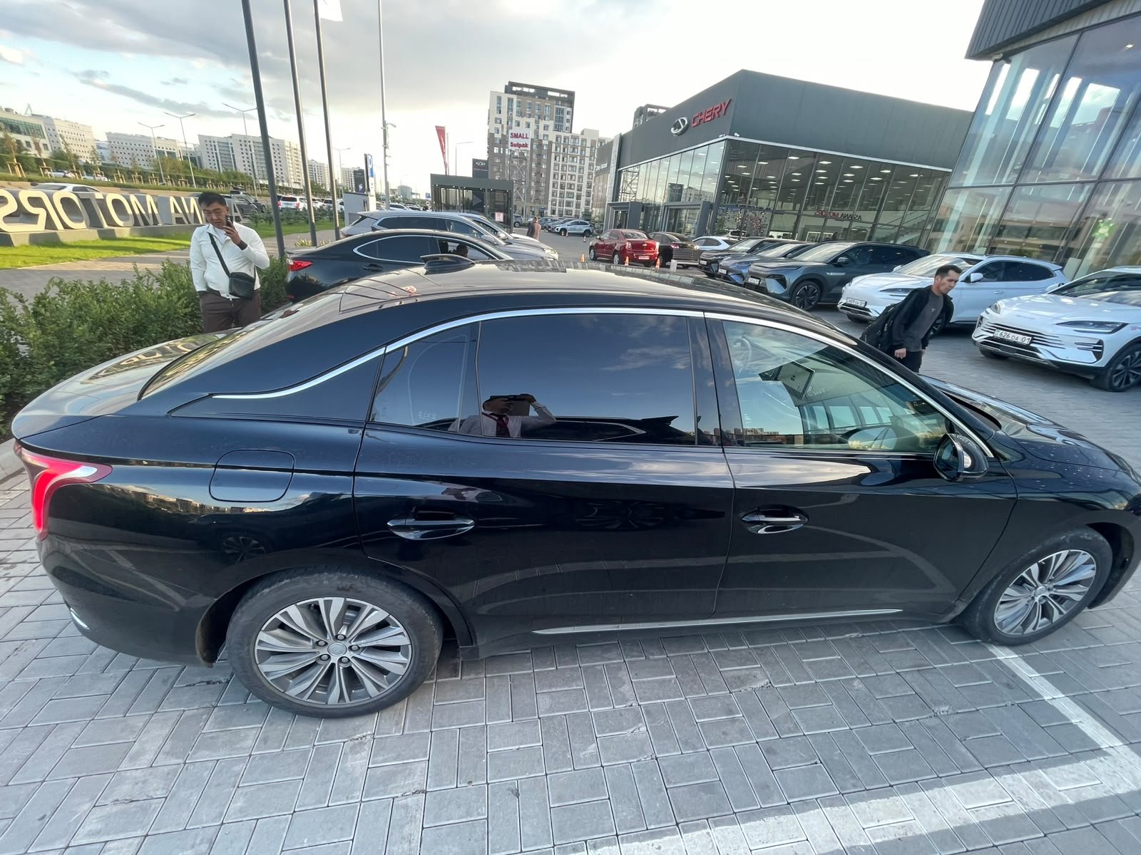 Hongqi E-QM5 2024