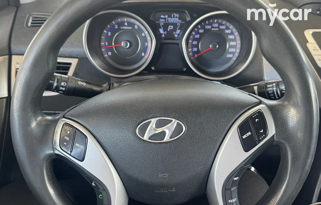 Hyundai Avante 2011
