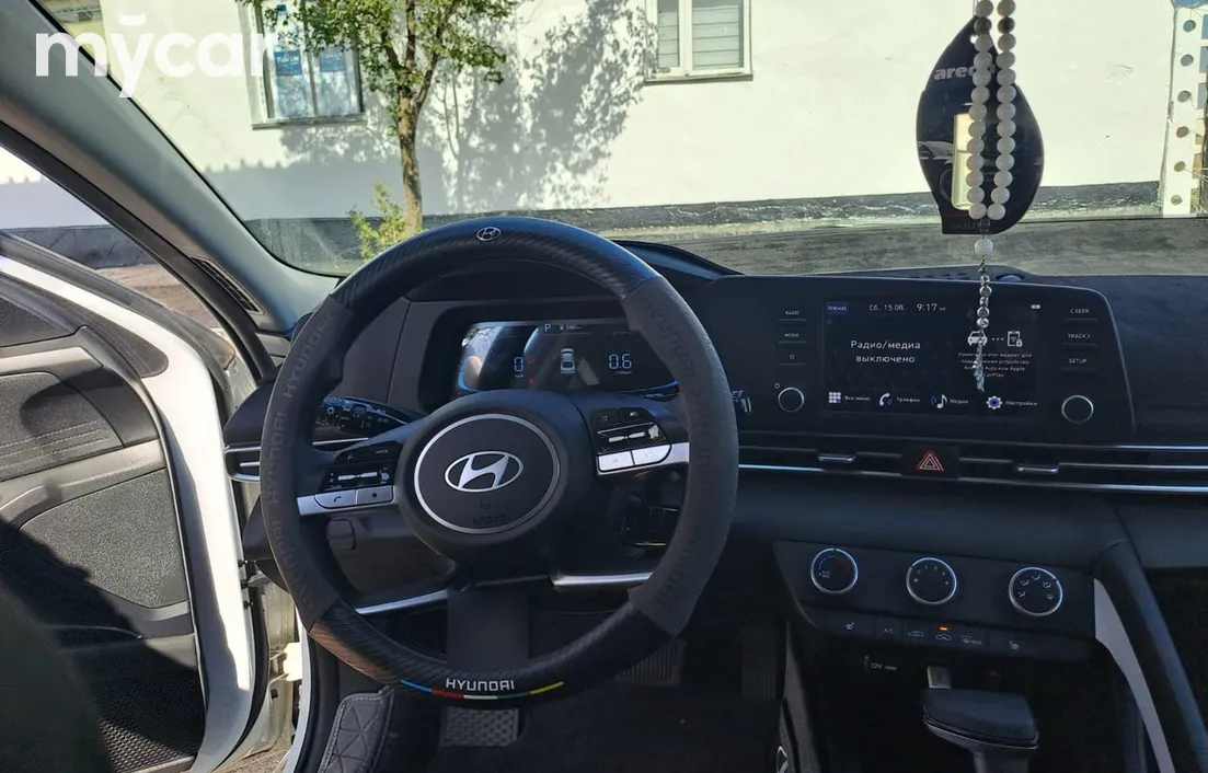 Hyundai Elantra 2024