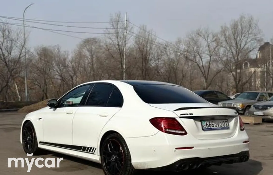Mercedes-Benz E-Класс 2016