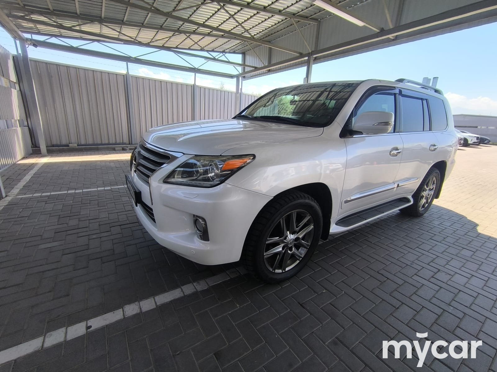 Lexus LX 2013