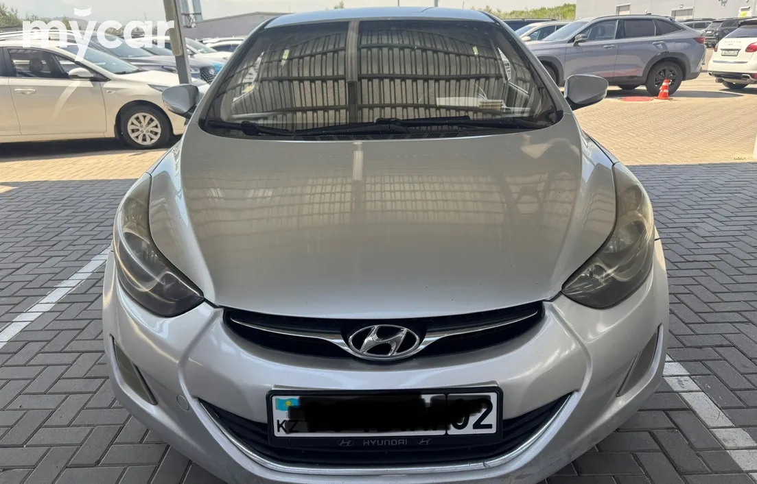Hyundai Avante 2011