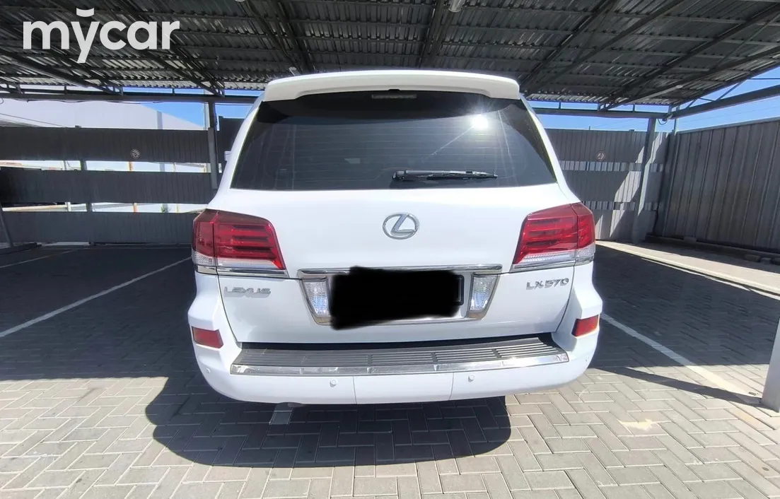 Lexus LX 2013