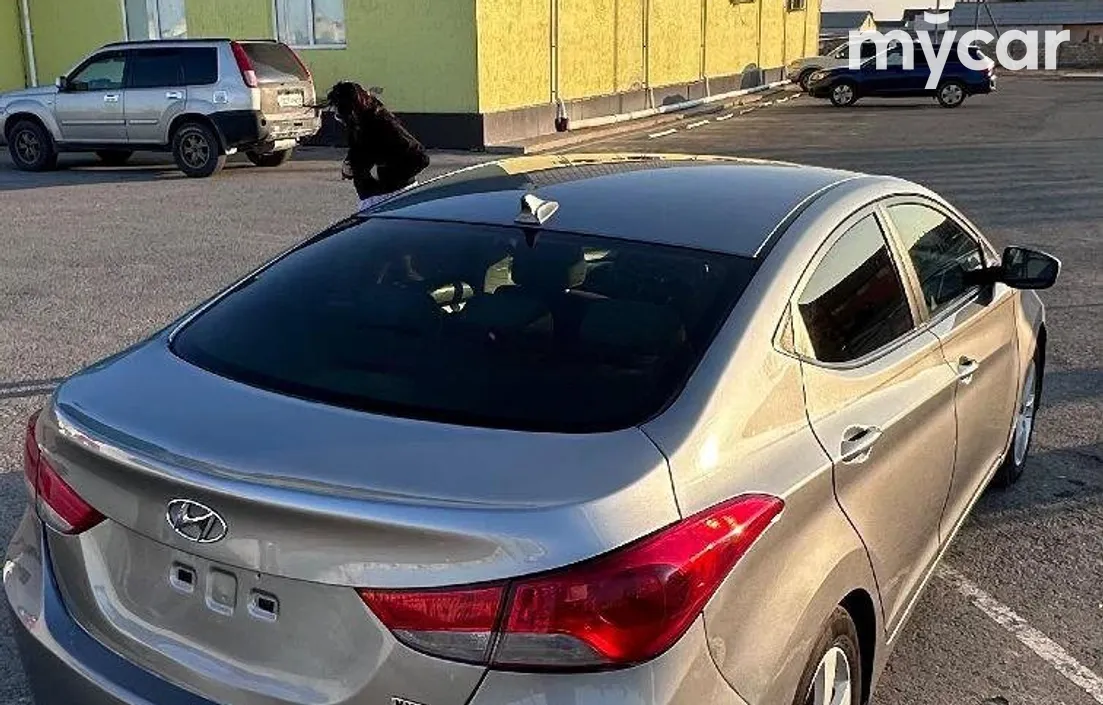 Hyundai Elantra 2012