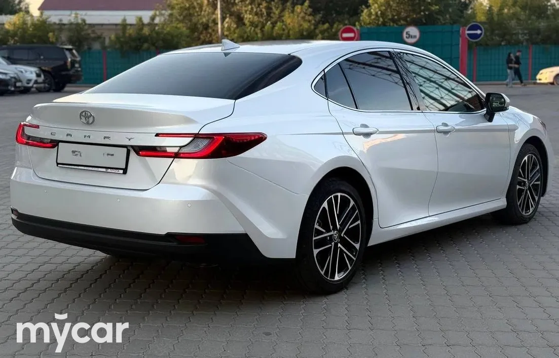 Toyota Camry 2025