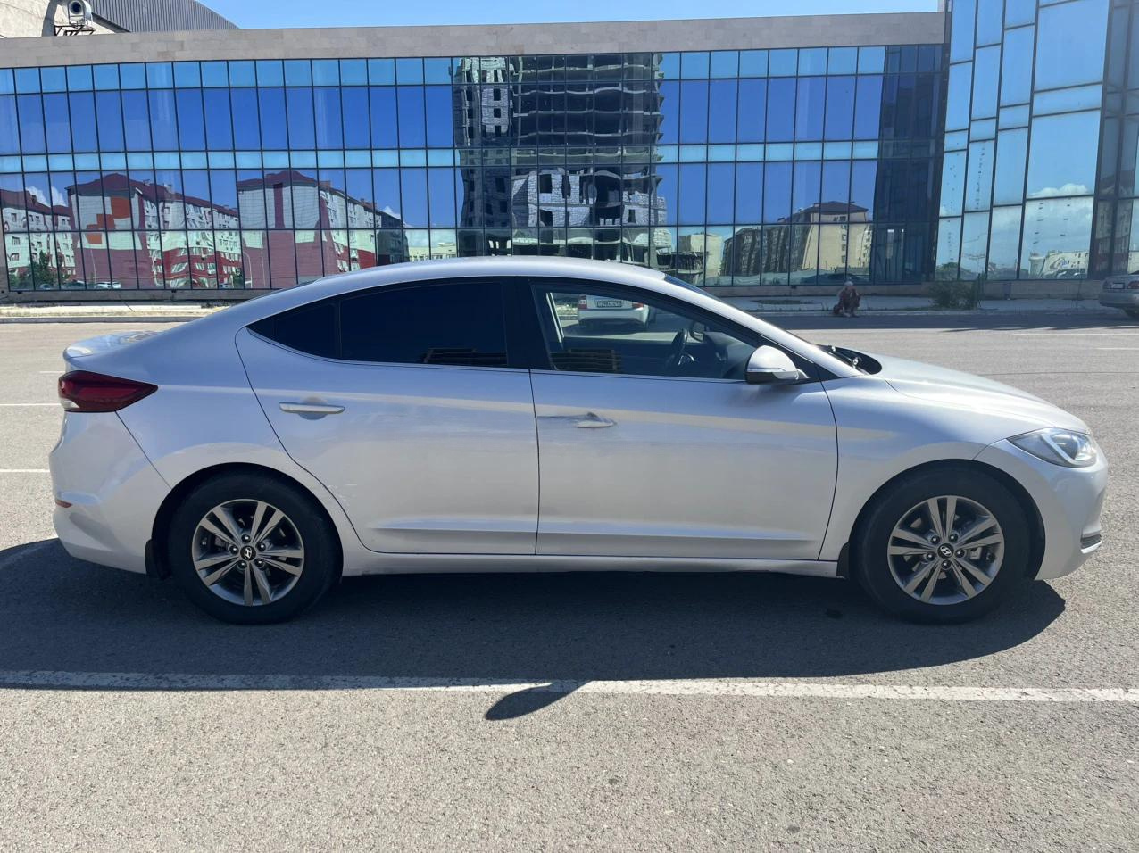 Hyundai Elantra 2018