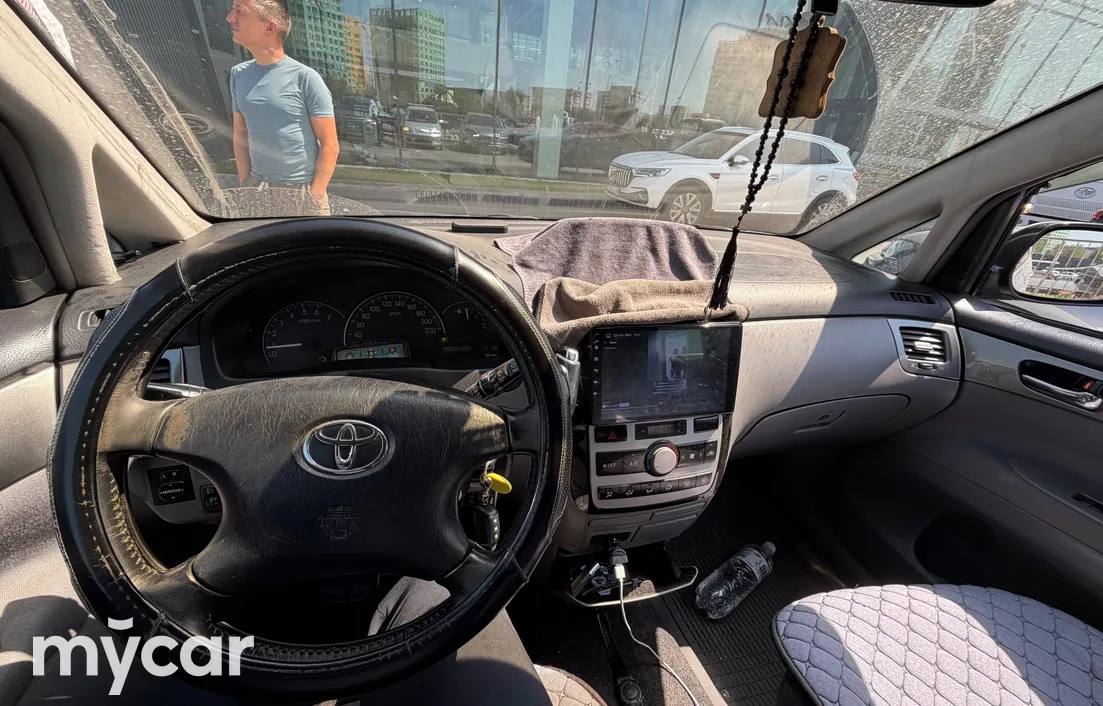 Toyota Avensis Verso 2001