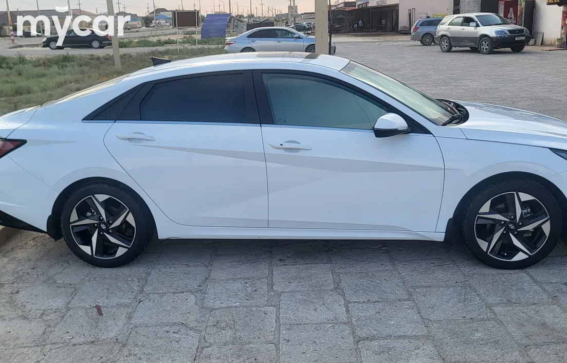 Hyundai Elantra 2023