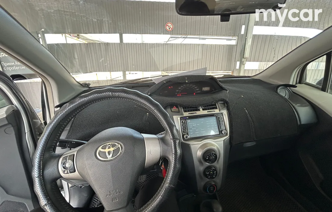 Toyota Yaris 2011