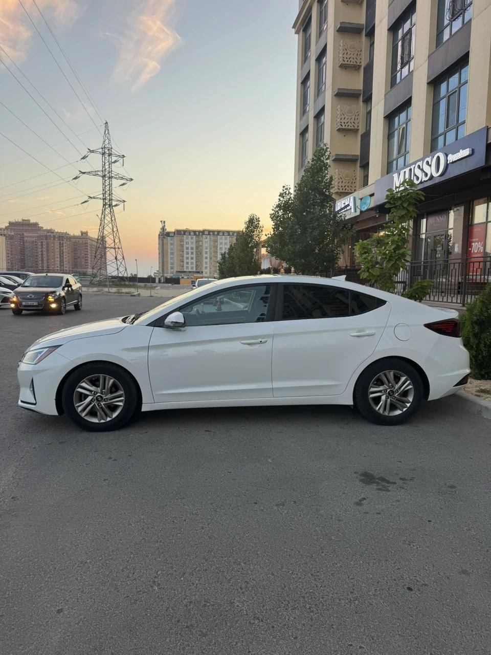 Hyundai Elantra 2019
