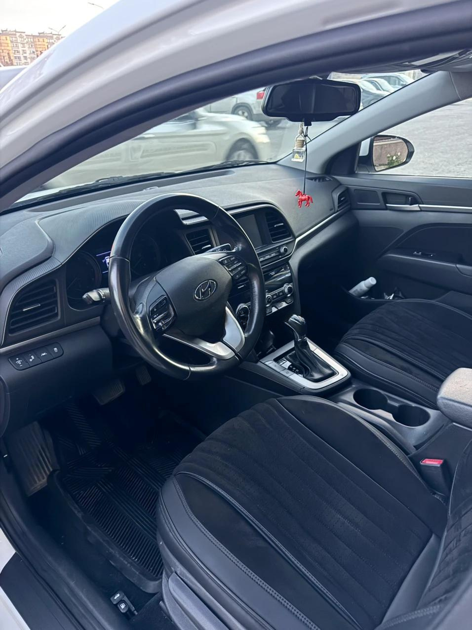Hyundai Elantra 2019