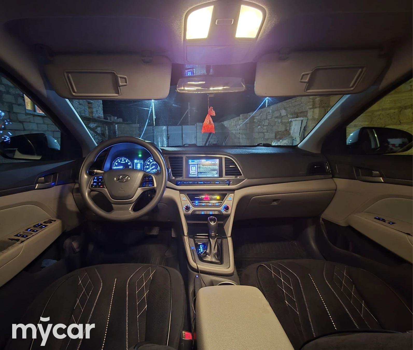 Hyundai Elantra 2017