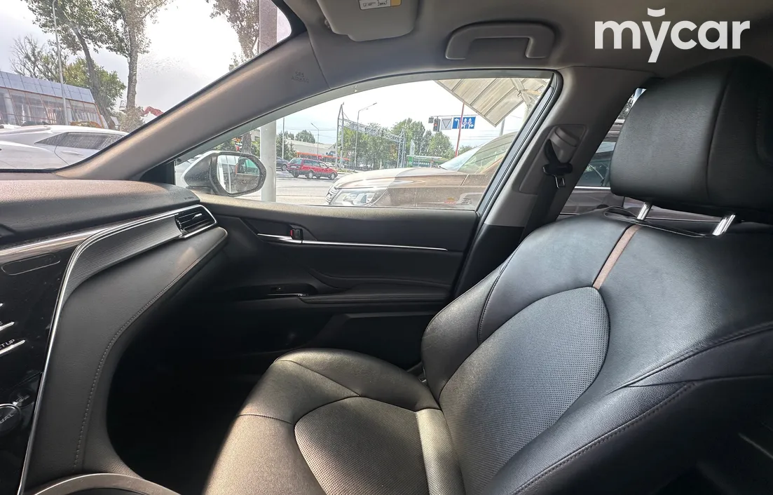 Toyota Camry 2021