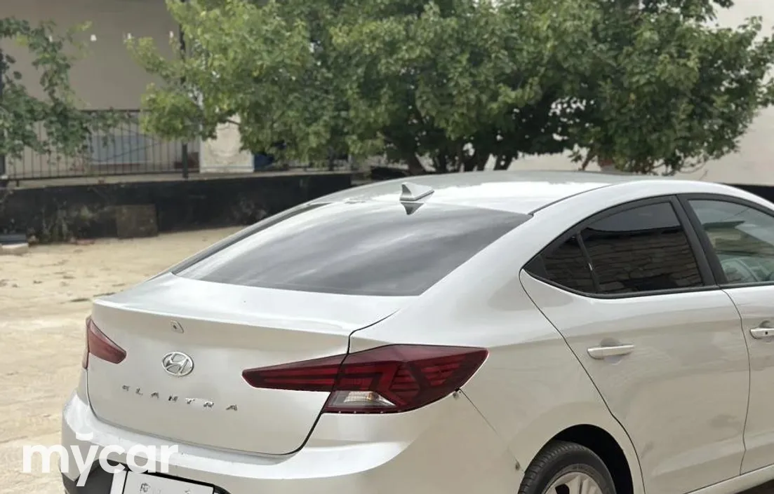 Hyundai Elantra 2019