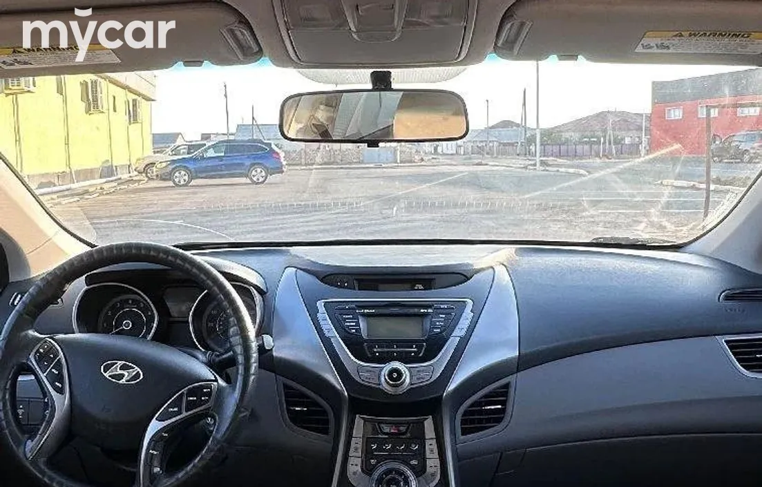 Hyundai Elantra 2012